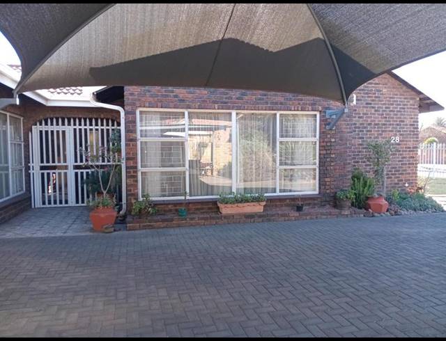 3 BEDROOM HOUSE FOR SALE IN VANDERBIJLPARK SW 2